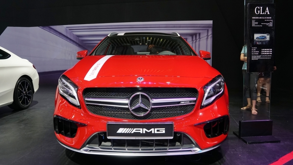 [VIMS 2017] Chiêm ngưỡng Mercedes-AMG GLA45 bản facelift, giá 2,3 tỷ đồng
