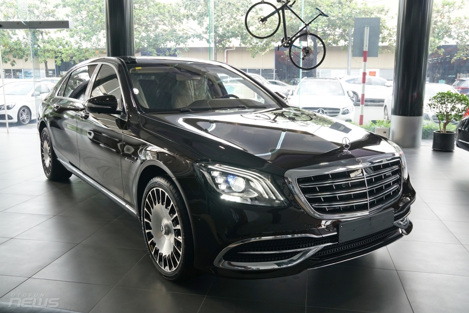 mercedes maybach s560 4matic co mat tai viet nam voi gia 11 ty dong