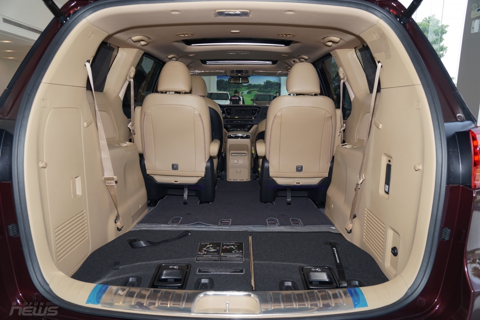 Chi tiết Kia Sedona mới vừa được ra mắt chi tiet kia sedona moi vua duoc ra mat