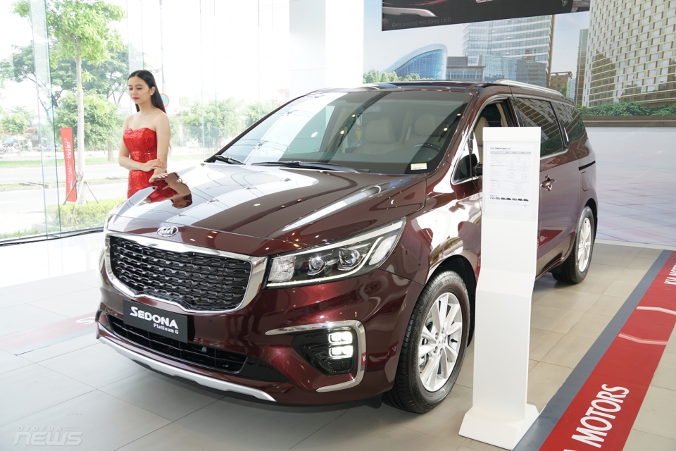 Chi tiết Kia Sedona mới vừa được ra mắt chi tiet kia sedona moi vua duoc ra mat