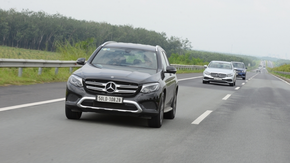 Trải nghiệm nhanh Mercedes-Benz GLC 200 giá 1,6 tỷ đồng