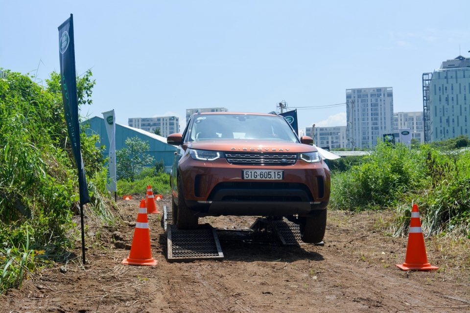 trai nghiem off road cung land rover tai trien lam o to viet nam