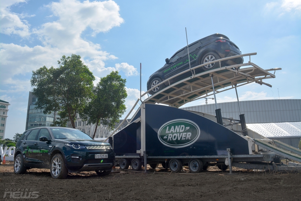 trai nghiem off road cung land rover tai trien lam o to viet nam