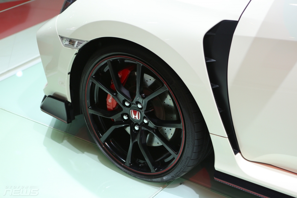 honda civic type r chiec xe dan dong cau truoc manh nhat trong lich su