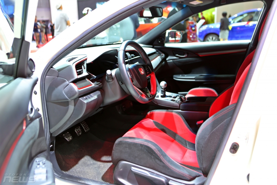 honda civic type r chiec xe dan dong cau truoc manh nhat trong lich su