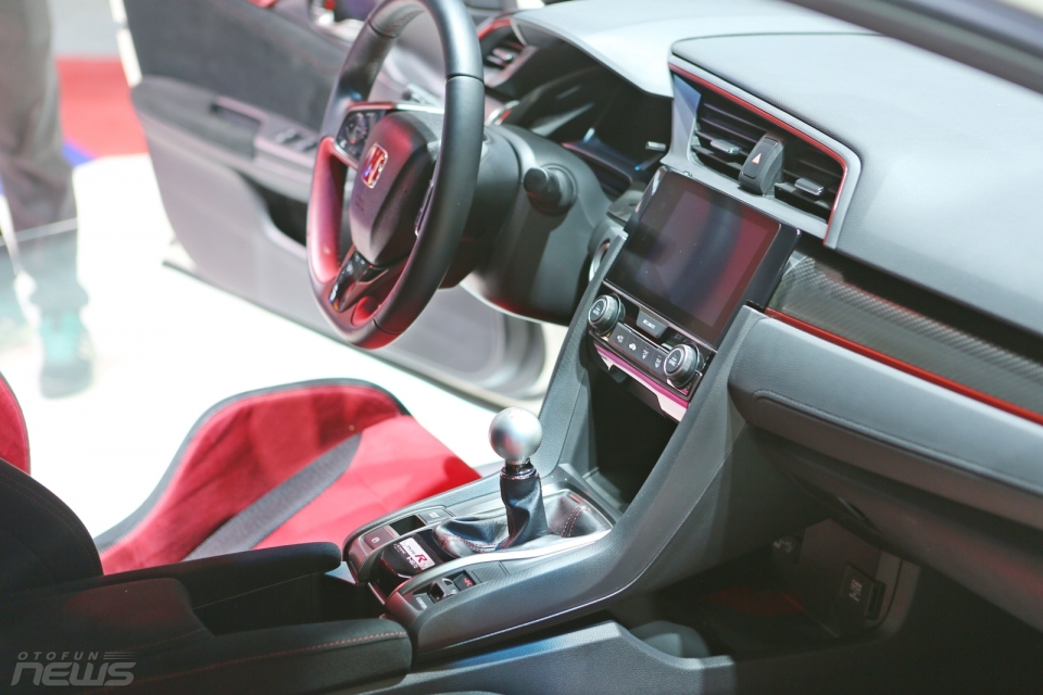 honda civic type r chiec xe dan dong cau truoc manh nhat trong lich su