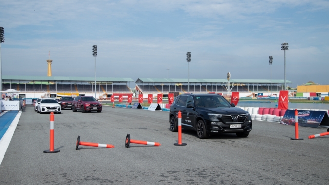VinFast tổ chức chương trình lái thử tại trường đua Đại Nam