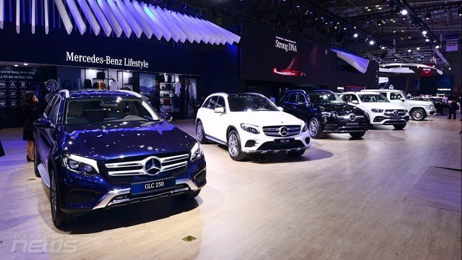 Mercedes-Benz mang 19 xe đến triển lãm