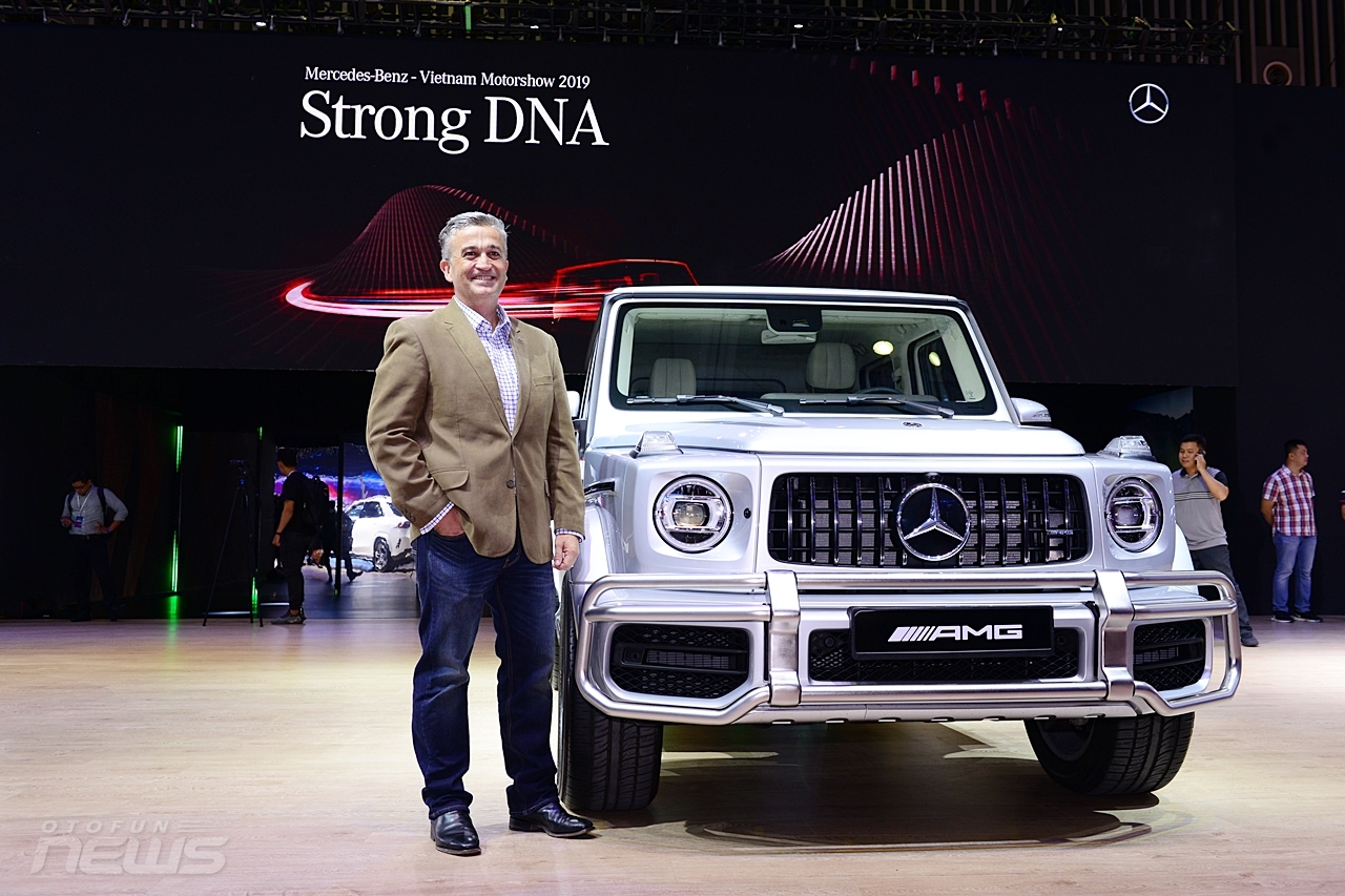 mercedes benz mang 19 xe den trien lam