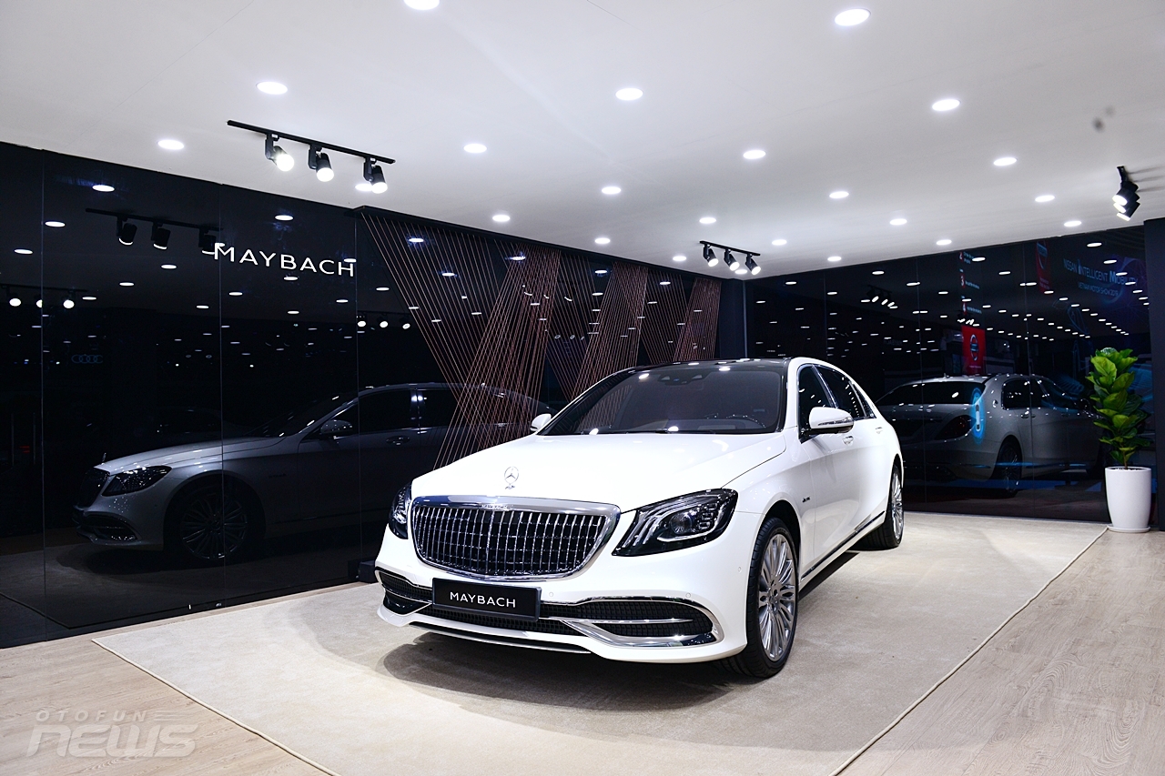 mercedes benz mang 19 xe den trien lam