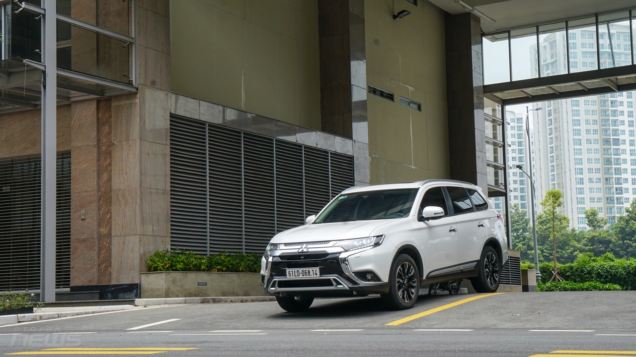 danh gia chi tiet mitsubishi outlander 24 cvt linh hoat va thuc dung