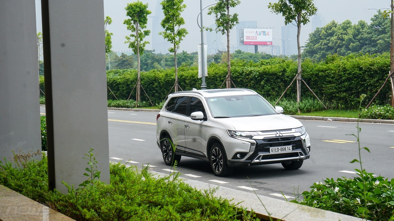 danh gia chi tiet mitsubishi outlander 24 cvt linh hoat va thuc dung