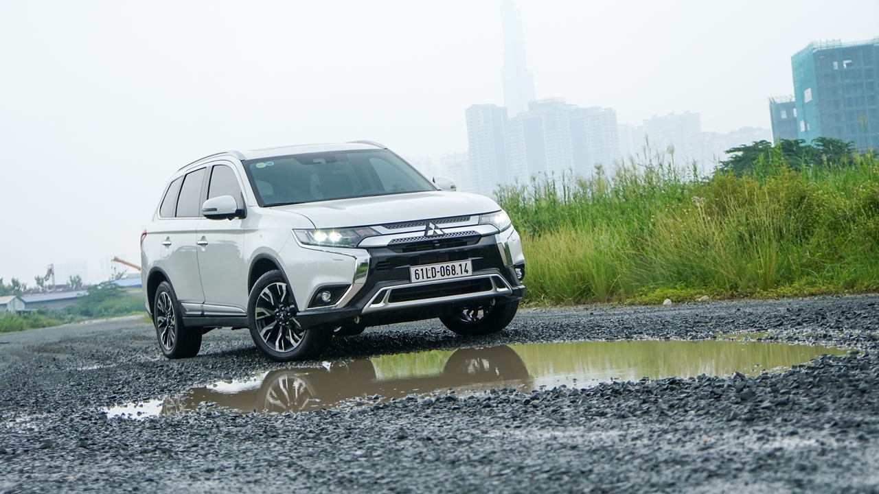 danh gia chi tiet mitsubishi outlander 24 cvt linh hoat va thuc dung