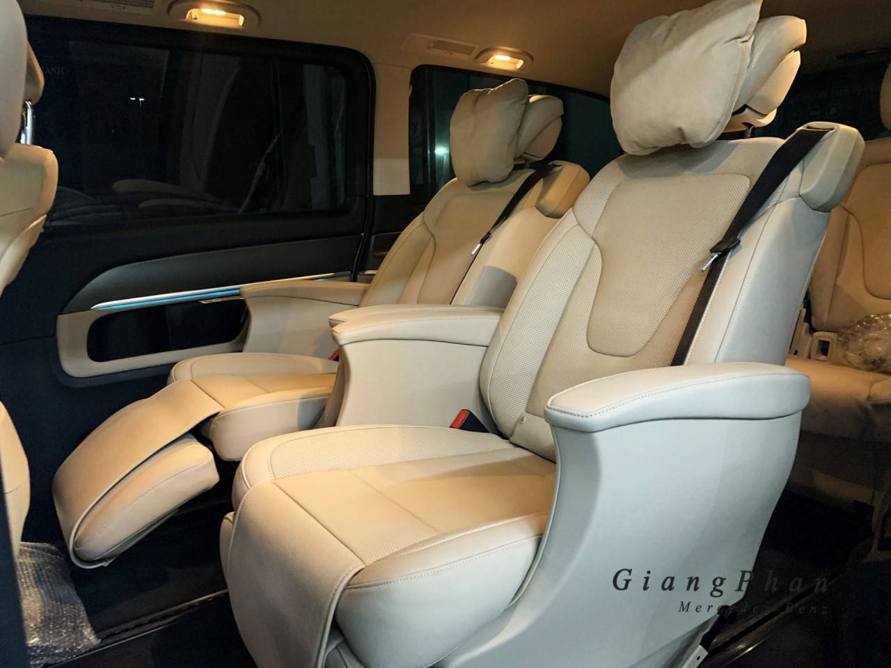 can canh xe gia dinh hang sang mercedes benz v250 amg