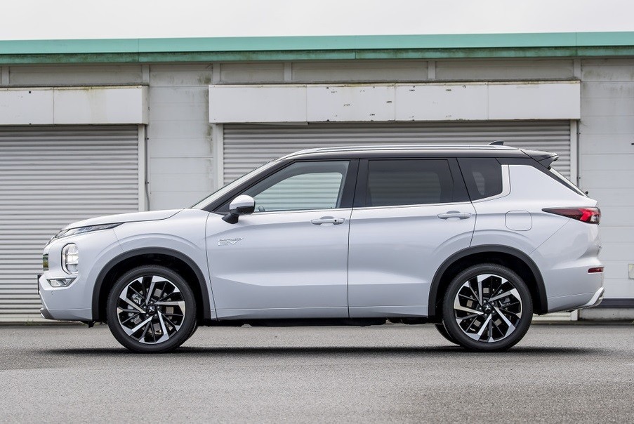 Mitsubishi Outlander PHEV 2022 ra mắt