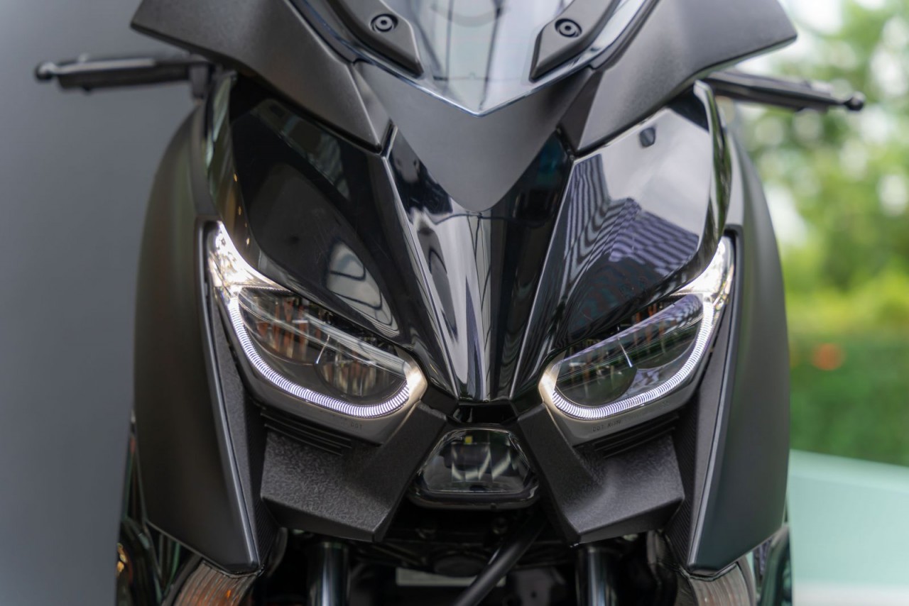 Yamaha Motor giới thiệu bộ đôi XMAX 300 và TMAX 2022 giá từ