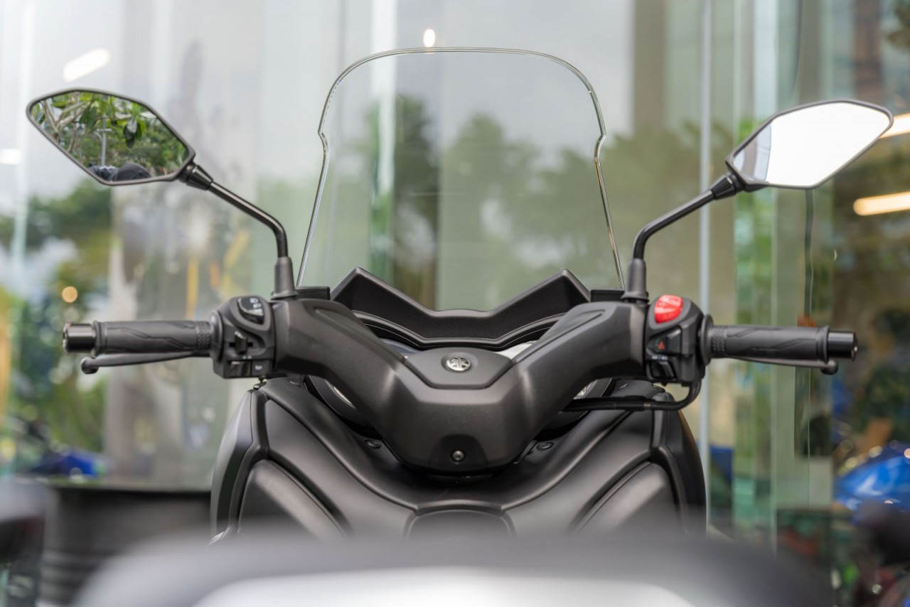 Yamaha Motor giới thiệu bộ đôi XMAX 300 và TMAX 2022 giá từ