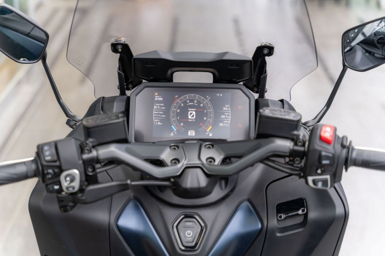 Yamaha Motor giới thiệu bộ đôi XMAX 300 và TMAX 2022 giá từ