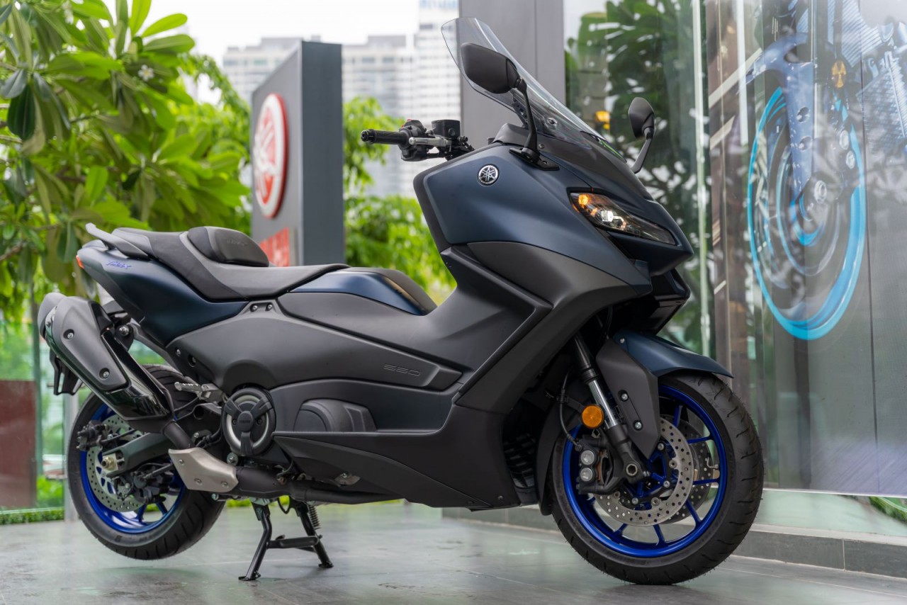 Yamaha Motor giới thiệu bộ đôi XMAX 300 và TMAX 2022 giá từ