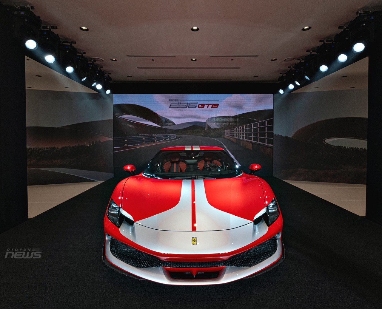 Ferrari 296 GTB có mặt tại Việt Nam với giá hơn 21 tỷ đồng