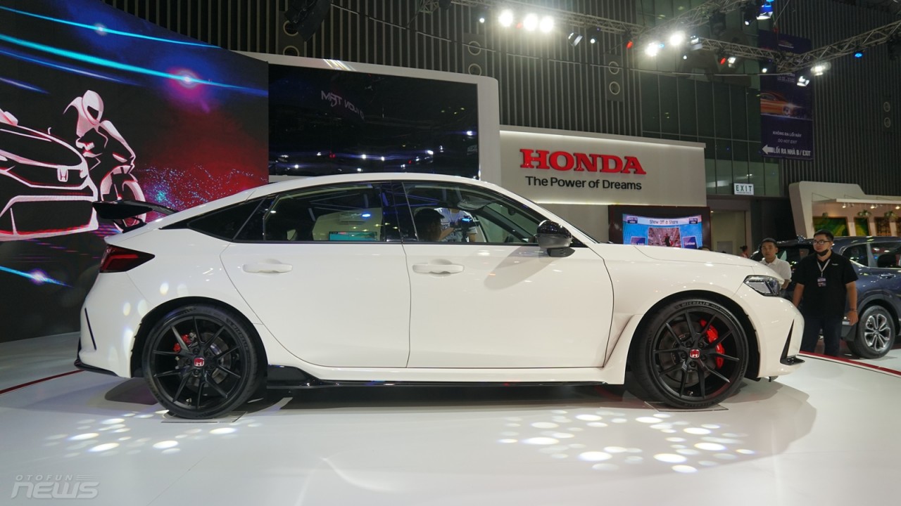 [VMS 2022] Cận cảnh 'Xe đua' Honda Civic Type R công suất 315 mã lực