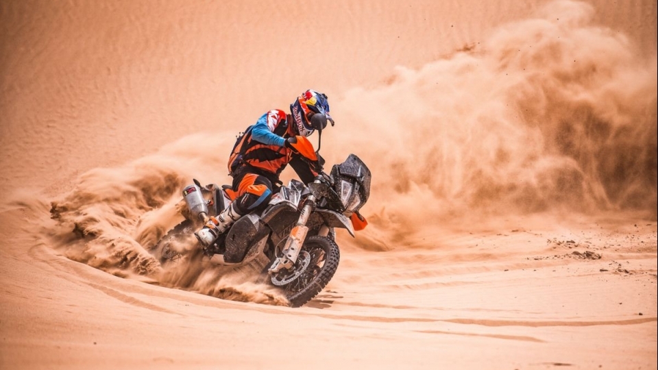 KTM Adventure 790: Mô tô địa hình dành cho người thích đi "phượt"