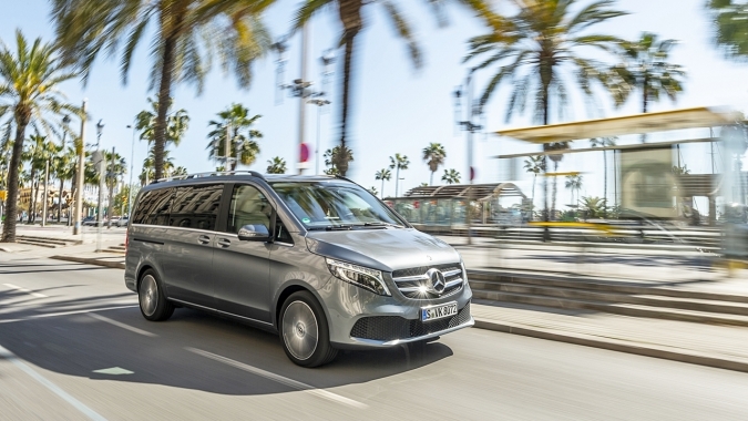 Mercedes-Benz giới thiệu bộ đôi V-class nâng cấp với giá 2,5 tỷ đồng