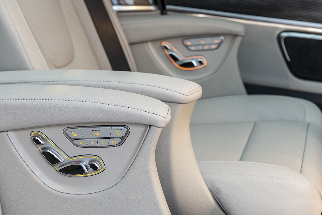 mercedes benz gioi thieu bo doi v class nang cap voi gia 25 ty dong