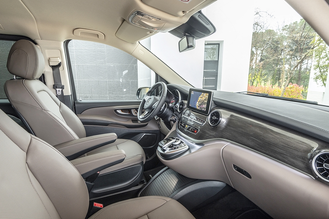 mercedes benz gioi thieu bo doi v class nang cap voi gia 25 ty dong