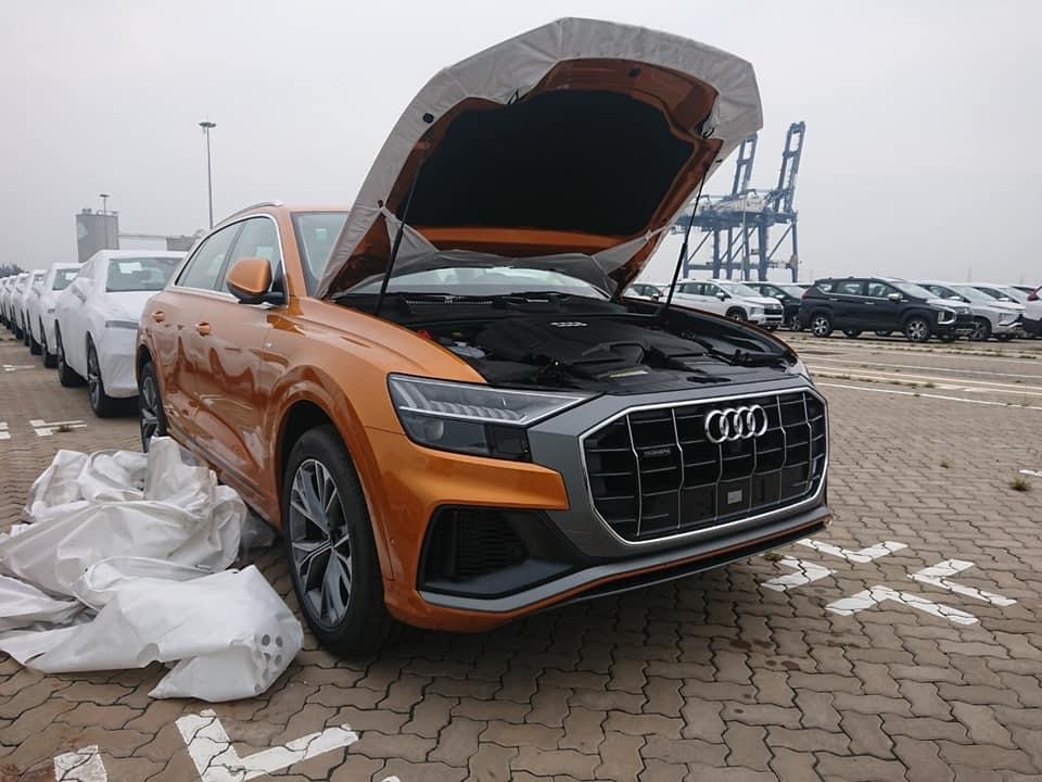 Lô xe Audi Q8 2020 cập cảng Việt Nam