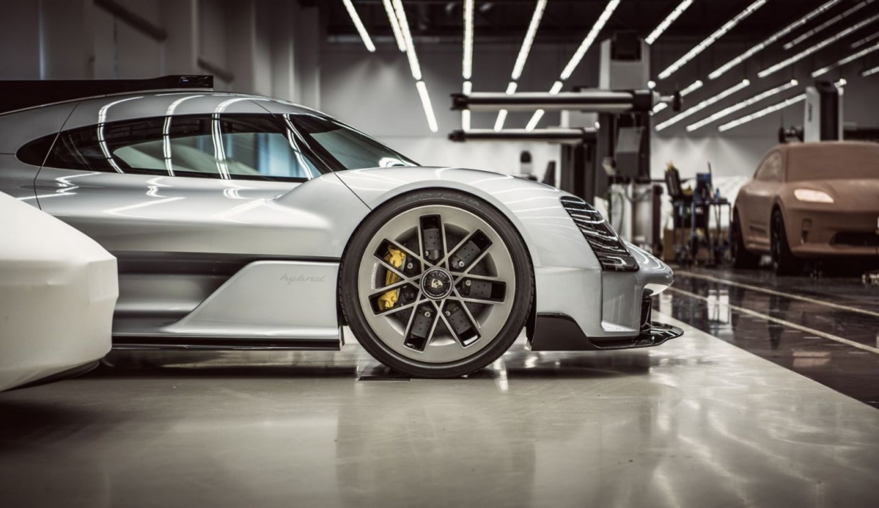 Porsche hé lộ hàng loạt mẫu xe ý tưởng mới
