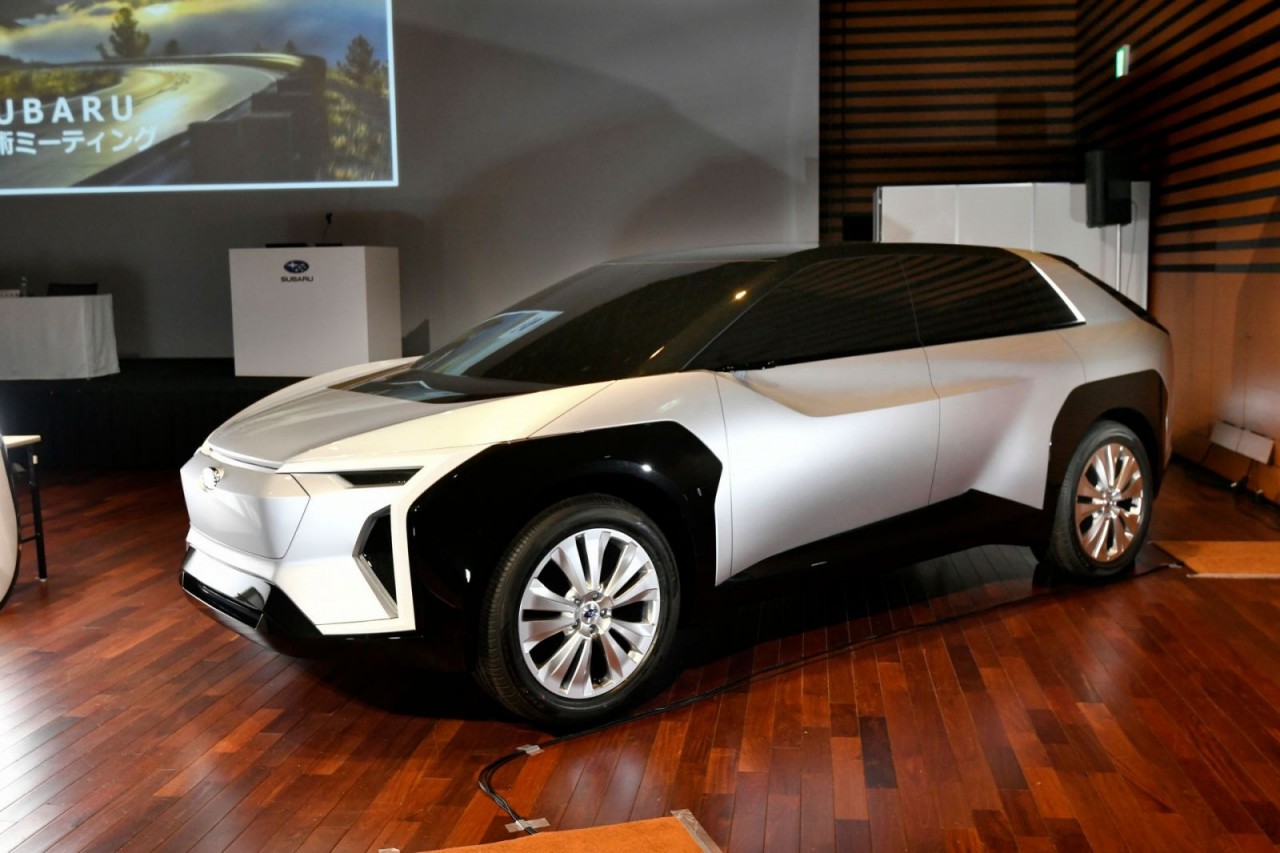 Evoltis 2022 - Xe điện đầu tiên của Subaru