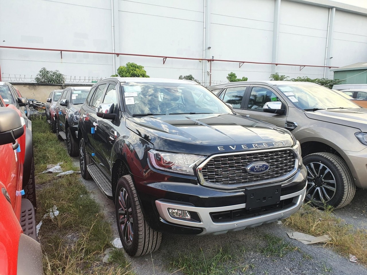Lô xe Ford Everest 2021 đặt chân đến Việt Nam