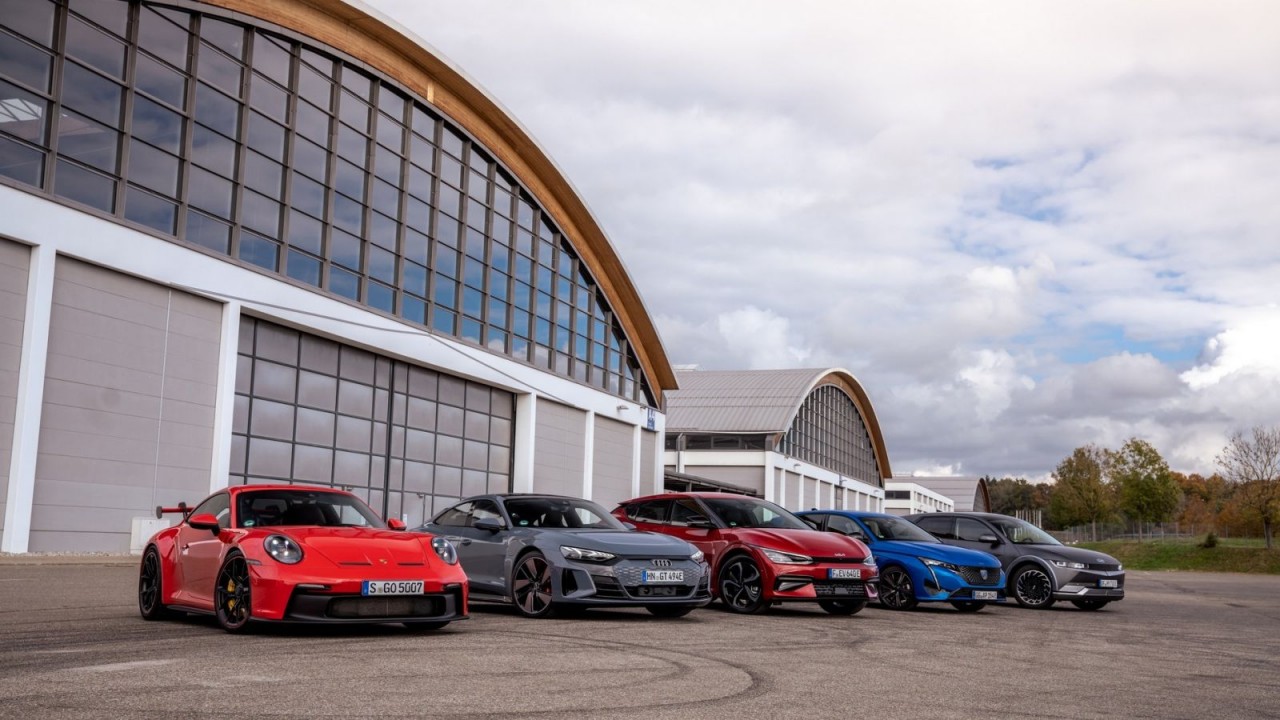 Kia EV6 nhận giải thưởng Xe cao cấp của năm 2022