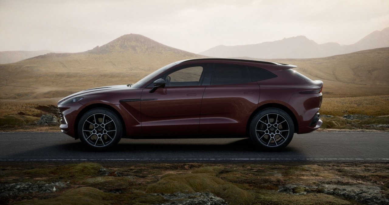 Aston Martin DBX thứ hai đặt chân đến Việt Nam