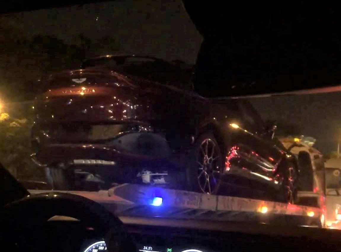 Aston Martin DBX thứ hai đặt chân đến Việt Nam