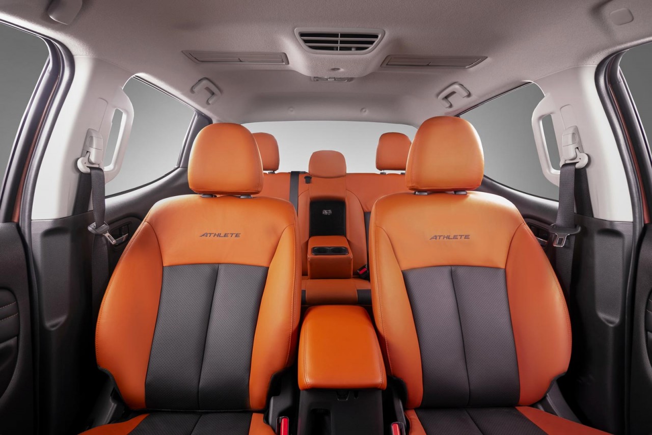 Mitsubishi Triton Athlete ra mắt tại Việt Nam với màu cam đầy nổi bật