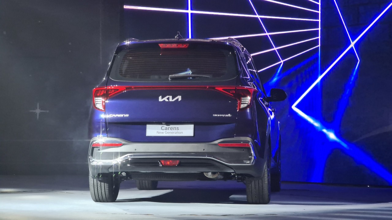 Kia Carens hoàn toàn mới ra mắt tại Việt Nam với 7 phiên bản, giá 619 triệu đồng