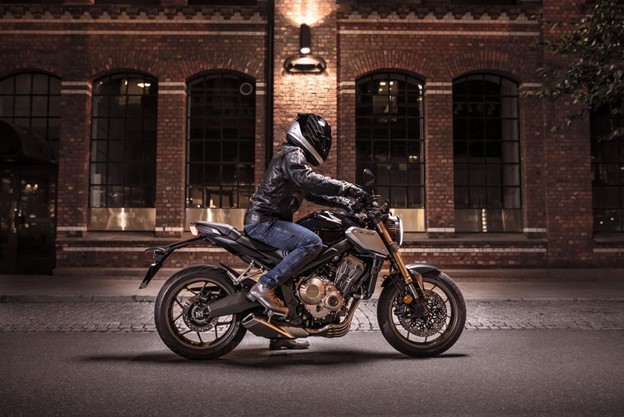 Honda CB650R 2021 – chạy “sướng” hơn bạn nghĩ