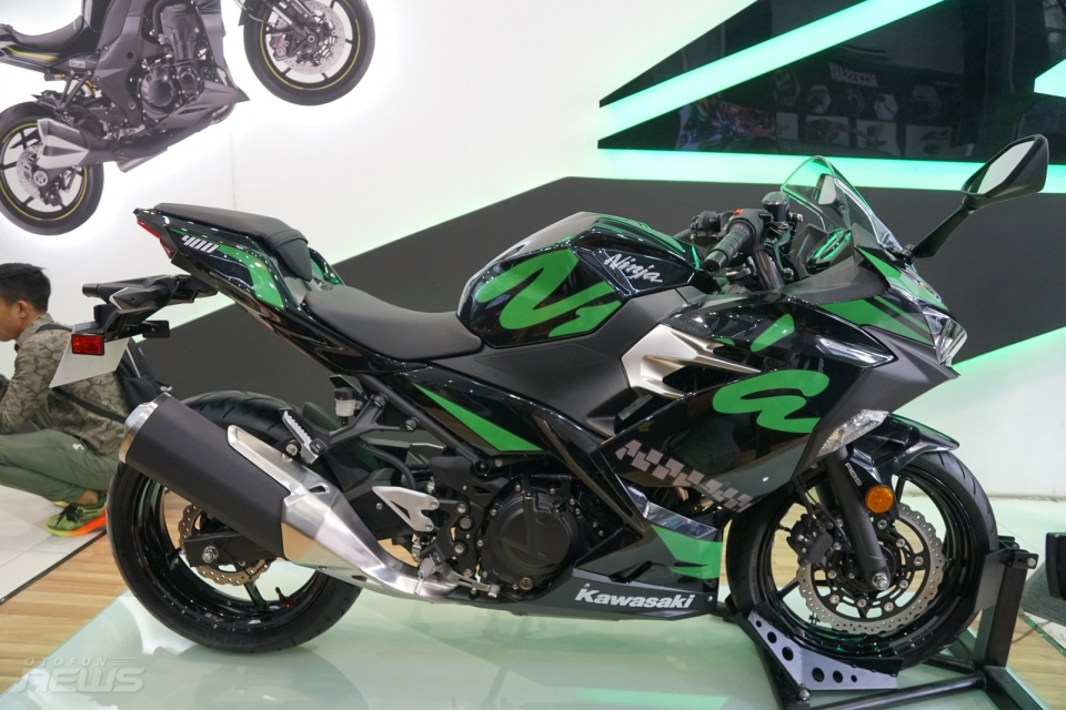 motorrock gioi thieu phien ban dac biet doc quyen ninja 400 abs va w175