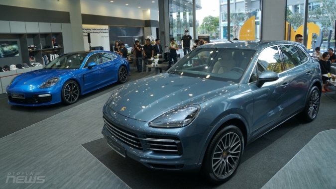 Porsche mang 3 mẫu xe tiền tỷ đến phòng trưng bày mới tại TP.HCM