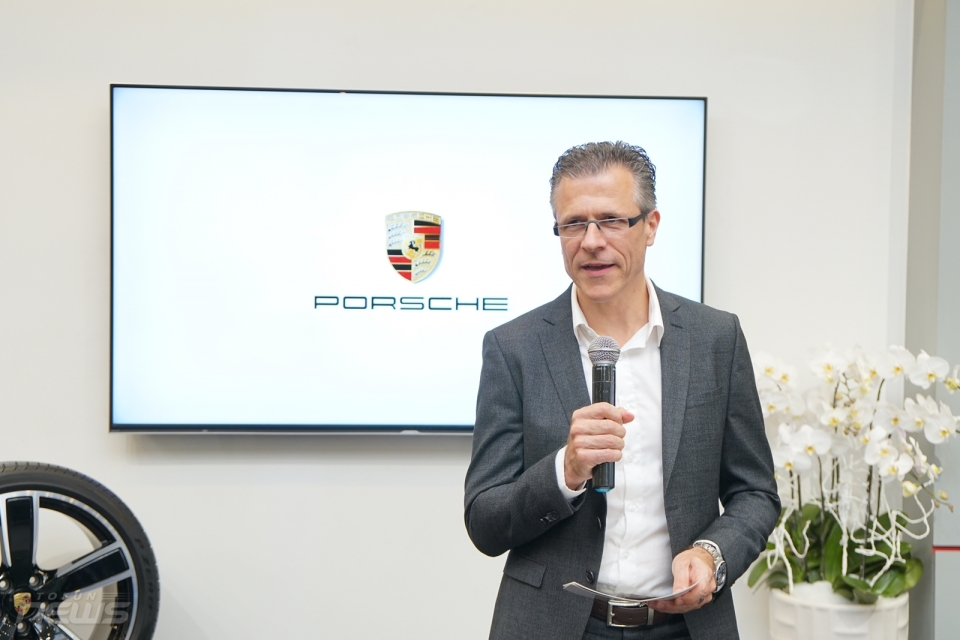 porsche mang 3 mau xe tien ty den phong trung bay moi tai tp ho chi minh