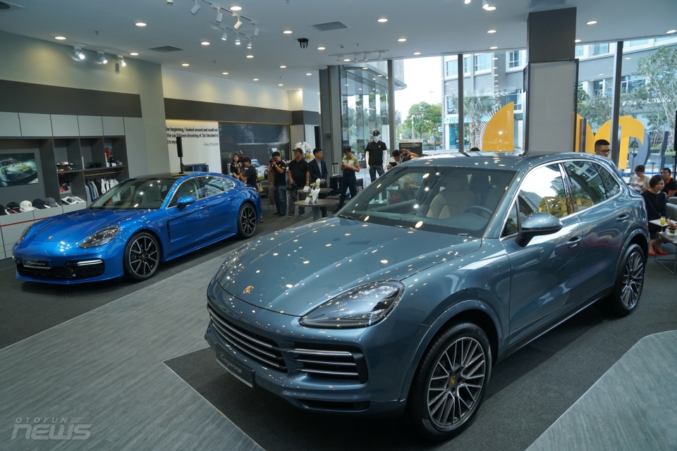 porsche mang 3 mau xe tien ty den phong trung bay moi tai tp ho chi minh