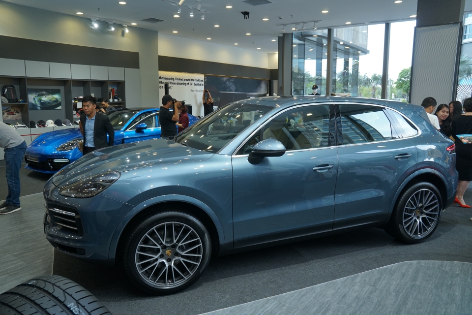 porsche mang 3 mau xe tien ty den phong trung bay moi tai tp ho chi minh