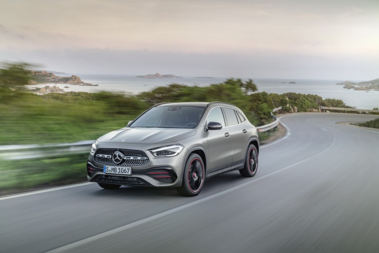 Mercedes-Benz GLA 2021 chính thức lộ diện