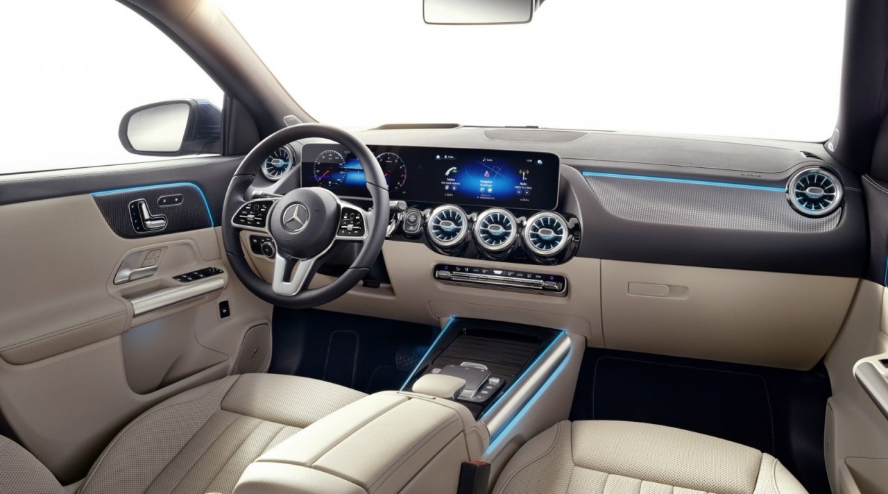 Mercedes-Benz GLA 2021 chính thức lộ diện
