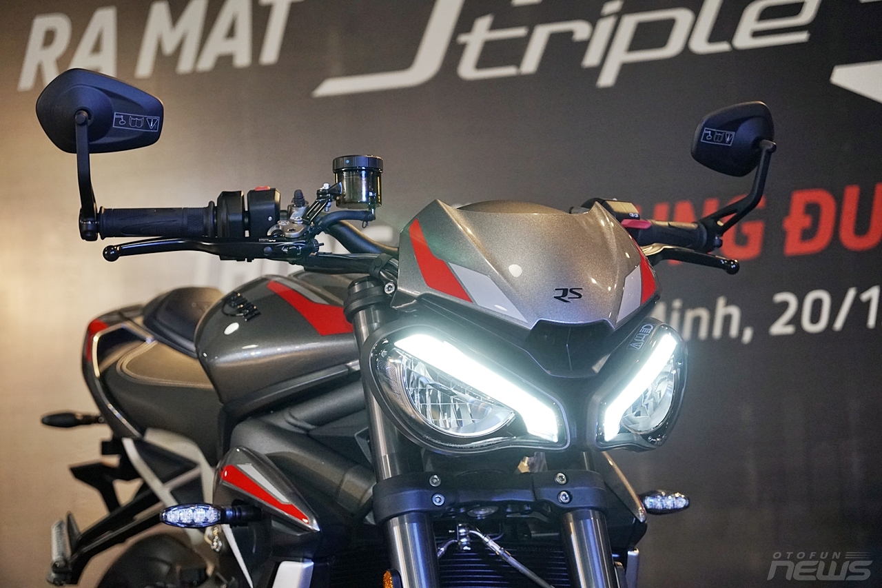 mo to duong pho street triple rs 2020 co gia 435 trieu dong