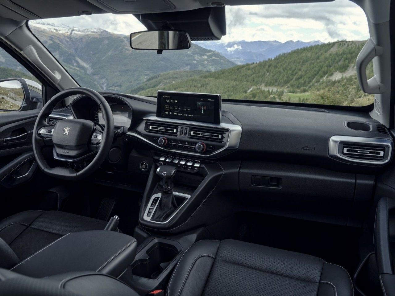 Peugeot giới thiệu bán tải hoàn toàn mới Landtrek 2021