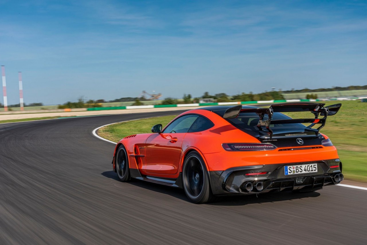 Mercedes AMG GT Black Series 2021 có giá 325.000 USD