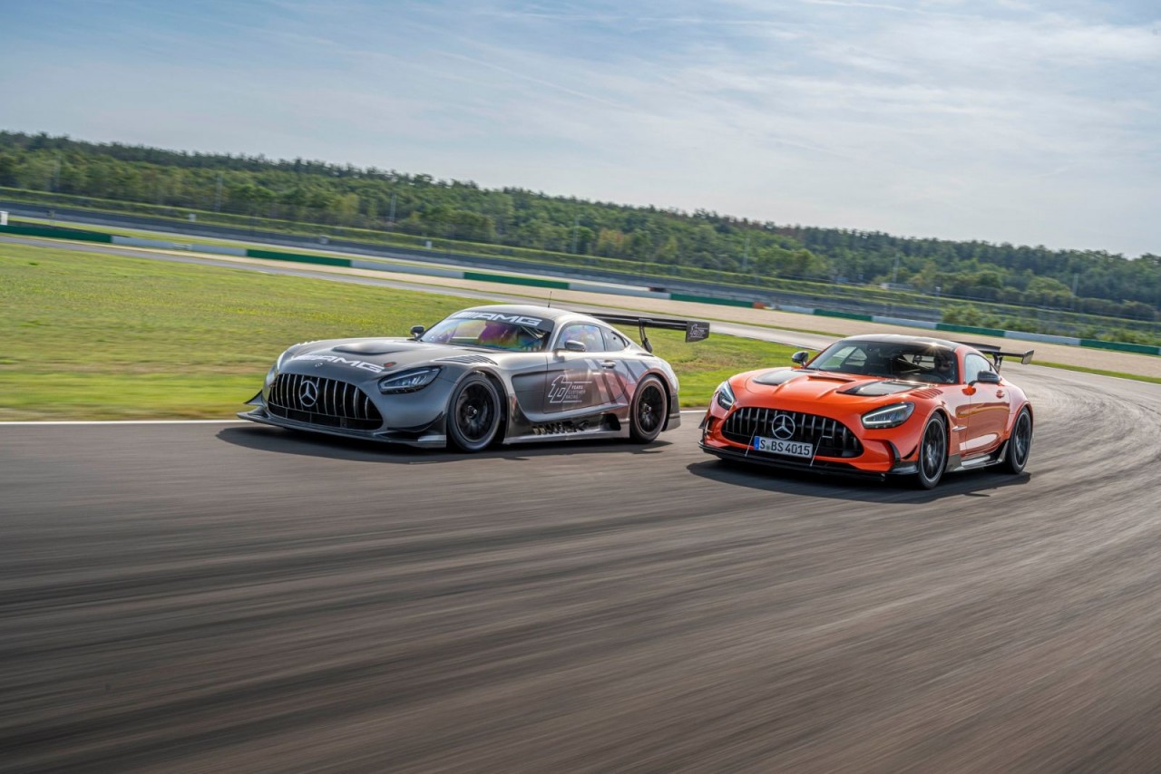 Mercedes AMG GT Black Series 2021 có giá 325.000 USD
